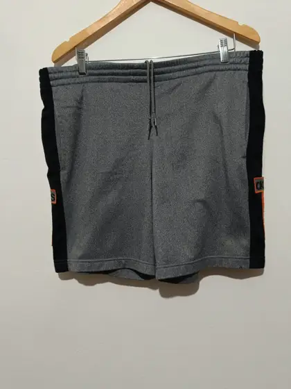 Pantalon corto Adidas originals 3 Stripes talla sirve para 2XL/3XL ver medidas!!