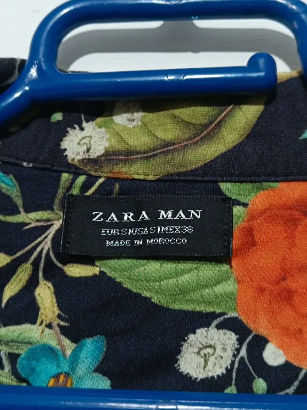 Camiseta estampada manga corta con flores Zara man talla S, foto 3
