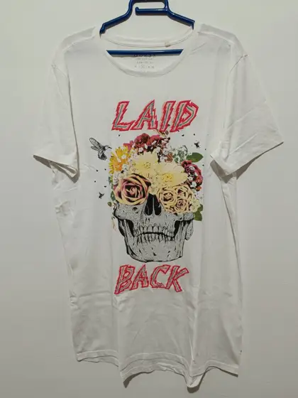 Camiseta manga corta Laid Back Guess talla M sirve para L ver medidas