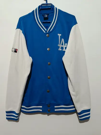 Chaqueta universitaria LA Dodgers Majestic talla XL sirve para L ver medidas