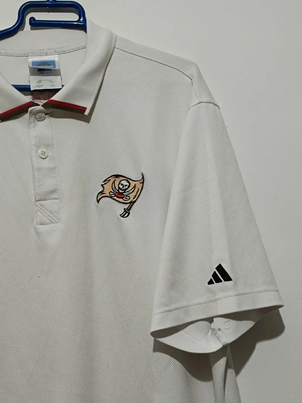 Polo vintage Adidas NFL Tampa by Buccaneers talla L sirve para XL ver medidas, foto 2