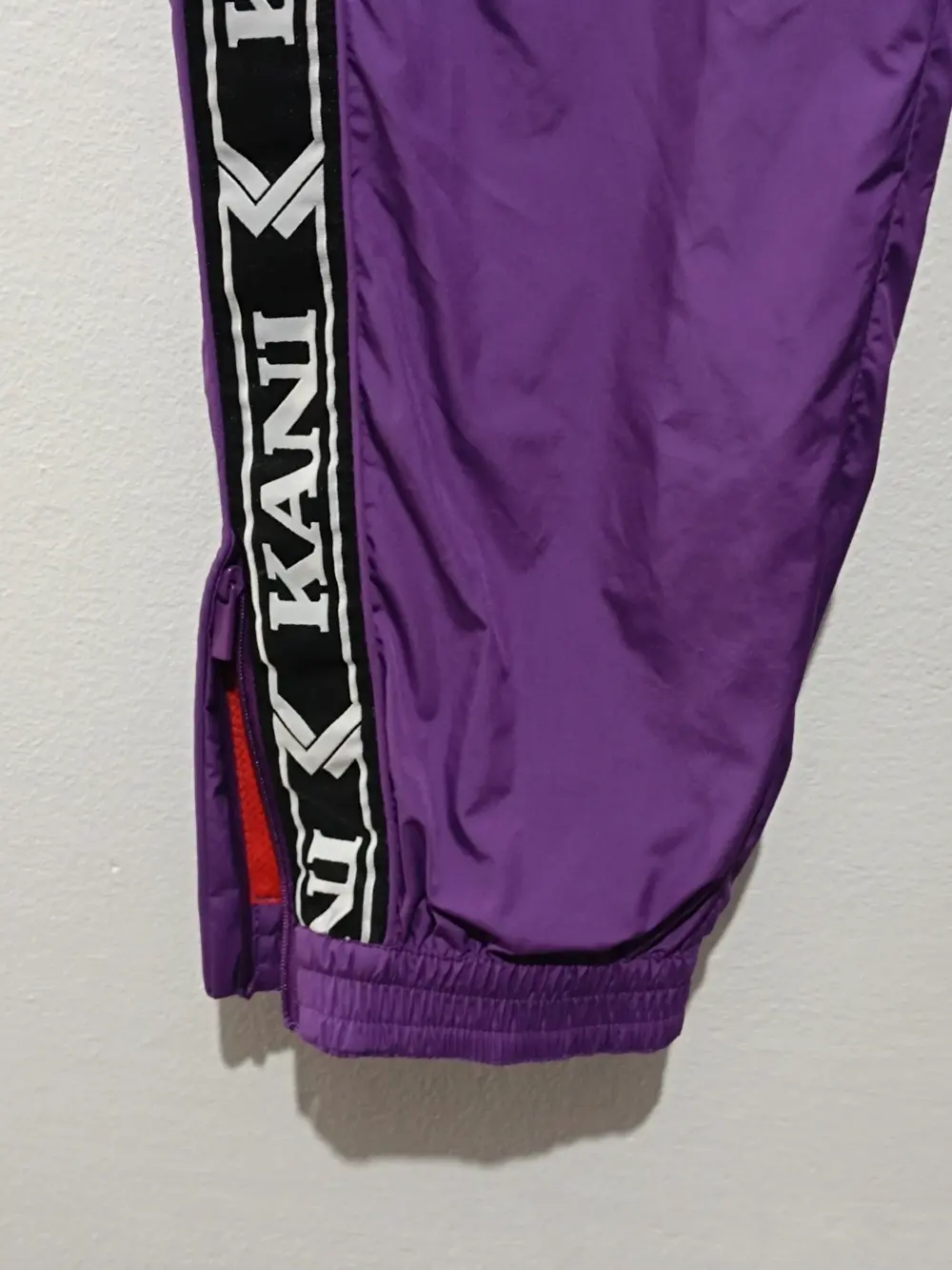 Pantalon morado Chandal Karl kani talla L, foto 3