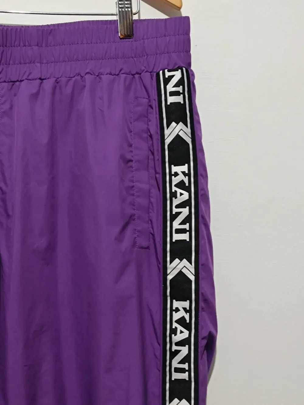 Pantalon morado Chandal Karl kani talla L, foto 4