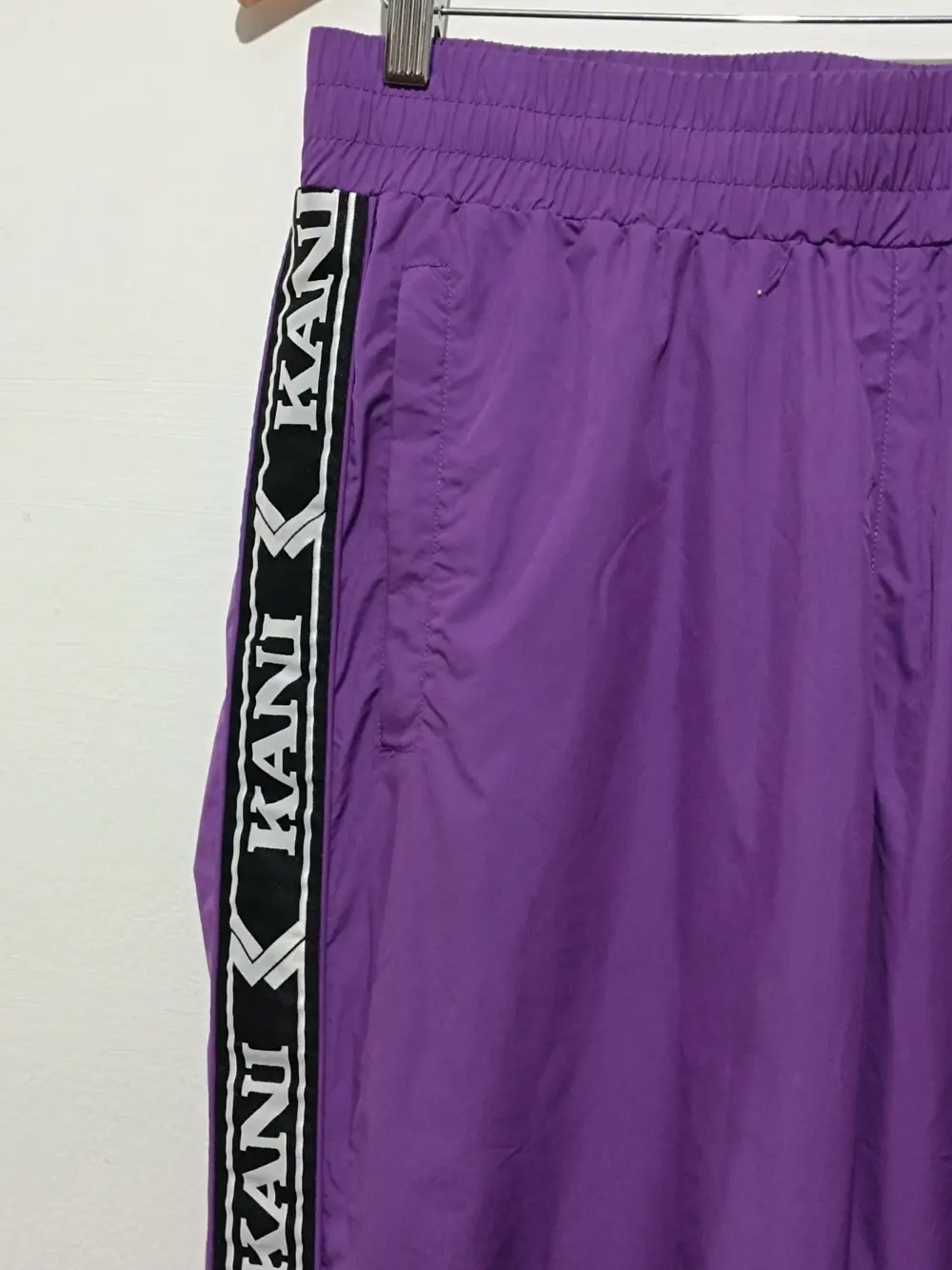 Pantalon morado Chandal Karl kani talla L, foto 5