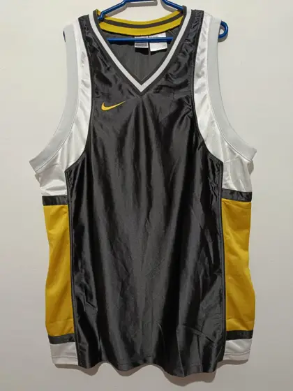 Camiseta vintage Nike Team basketball talla XL ver medidas