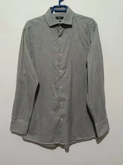 Camisa a cuadros manga larga Hugo Boss talla 42 16/5 equivale a una L ver medidas