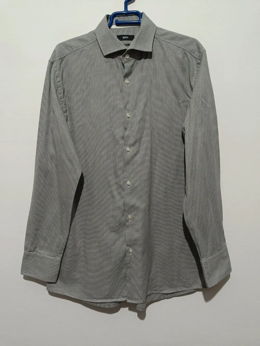 Camisa a cuadros manga larga Hugo Boss talla 42 16/5 equivale a una L ver medidas