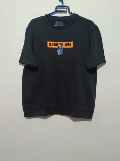Camiseta manga corta Born to Win Bershka talla M