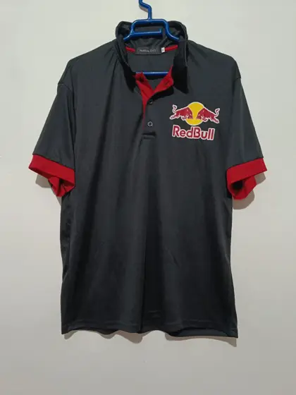 Polo RedBull talla XL pero es una M ver medidas