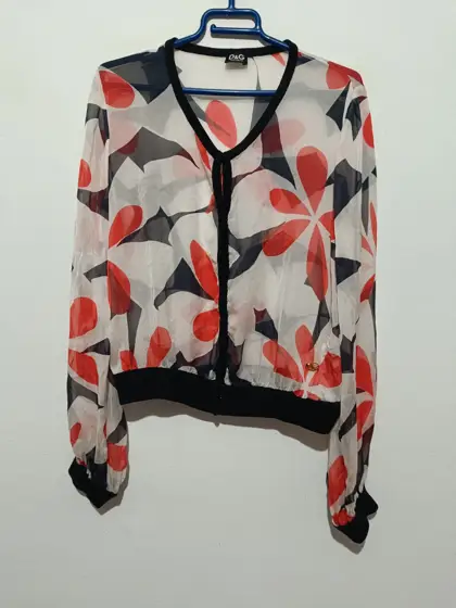 Blusa de seda Dolce & Gabbana estampado talla 44 sirve para XL ver medidas