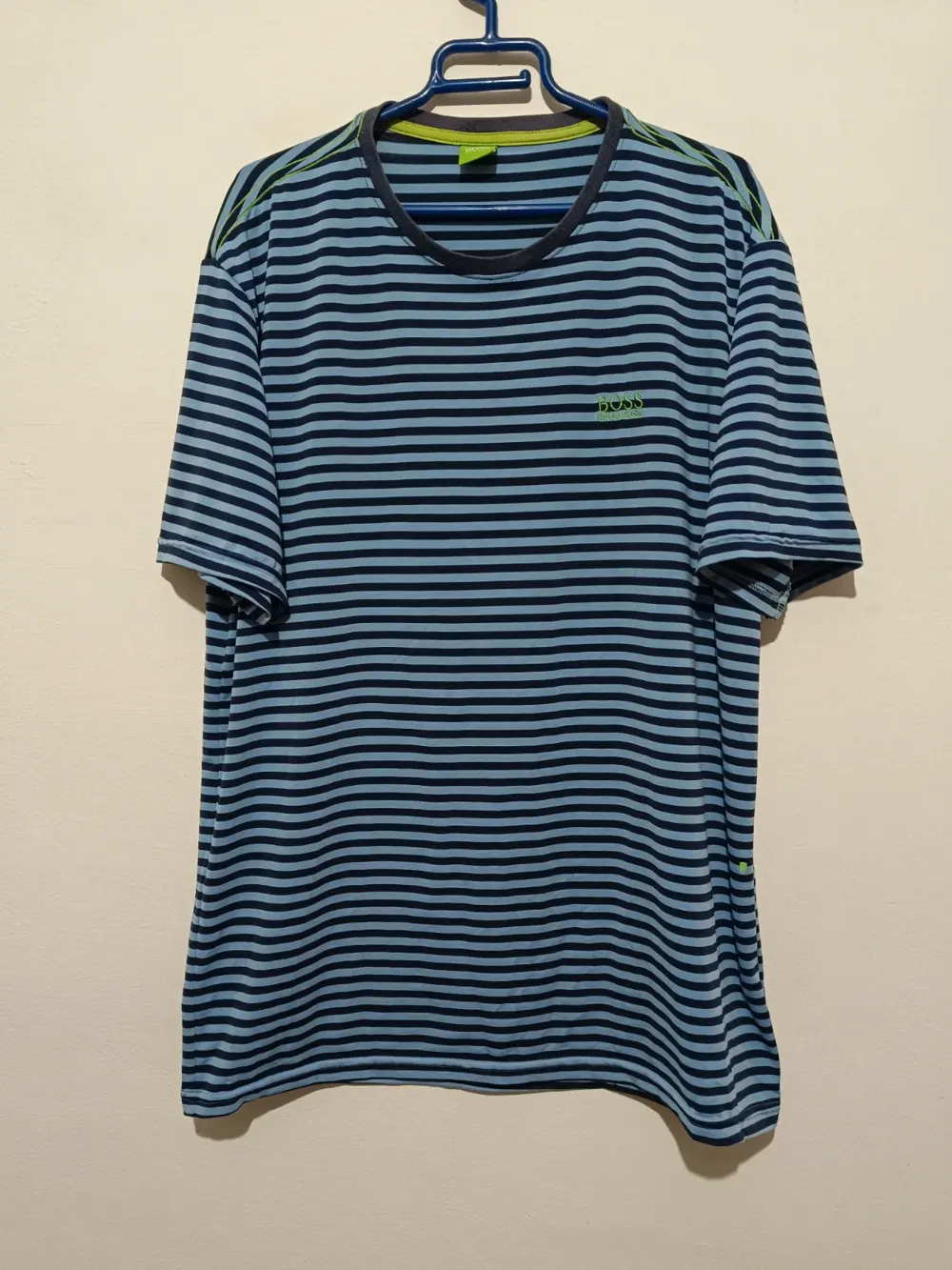 Camiseta a rayas Hugo Boss talla L ver medidas