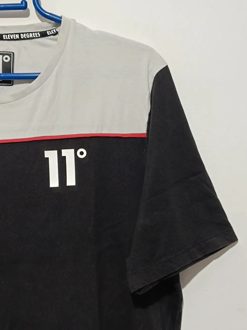 Camiseta manga corta Eleven Degress 11° talla L sirve para M ver medidas, foto 2
