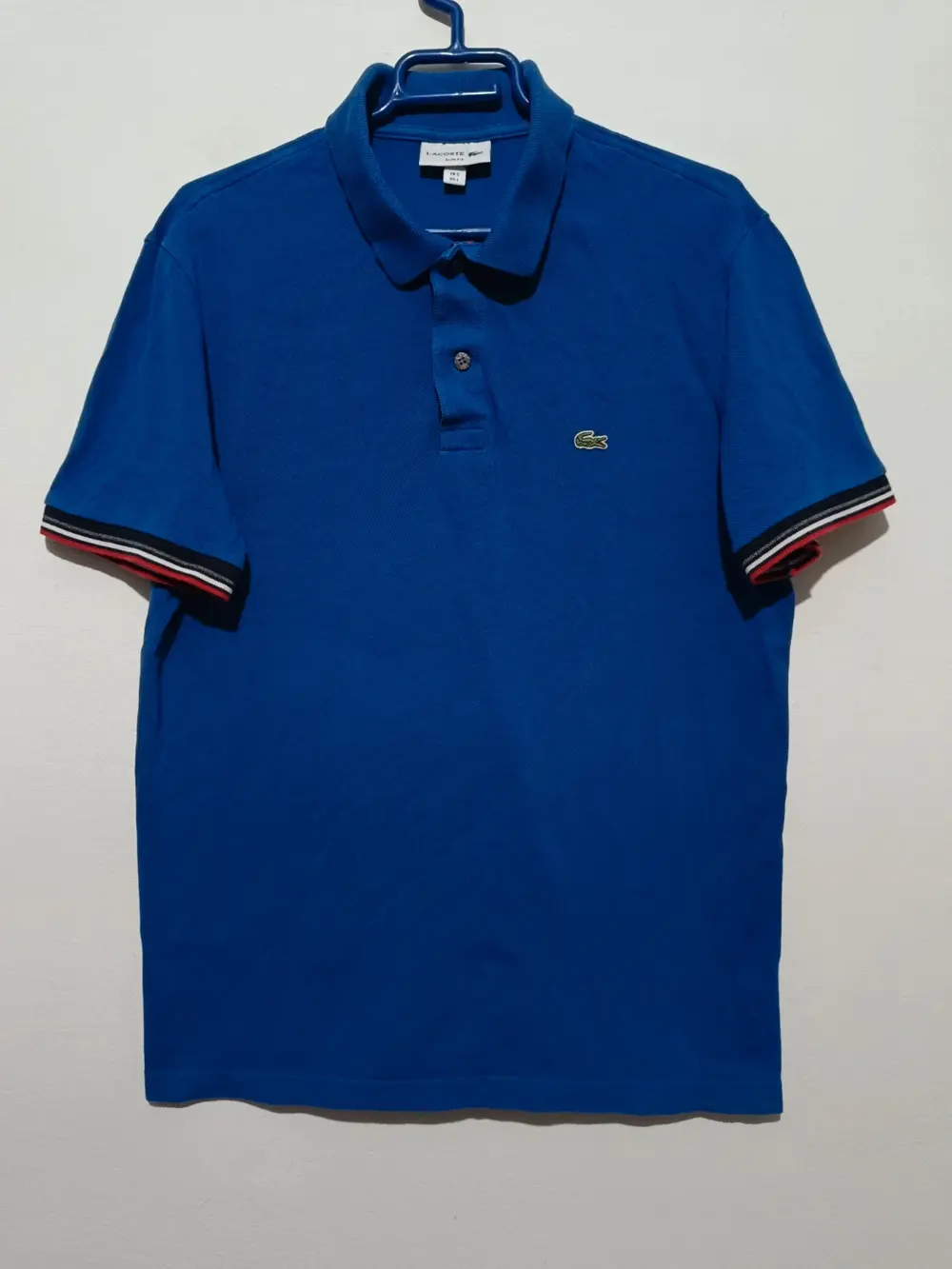 Polo manga corta Lacoste Slim fit talla 5 equivale a una L sirve para M ver medidas