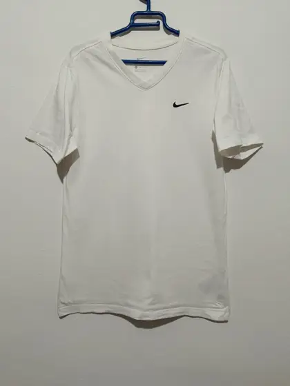 Camiseta cuello de pico Nike tee talla M