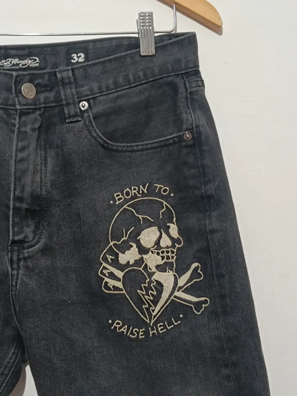 Pantalón vaquero corto Ed Hardy Born to raise hell talla 42 sirve para L ver medidas, foto 2