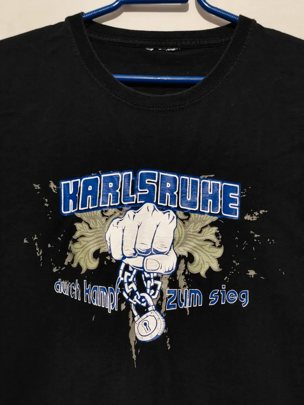 Camiseta vintage Karlsruhe " a traves de la lucha hacia la victoria" talla XL/XXL ver medidas, foto 2