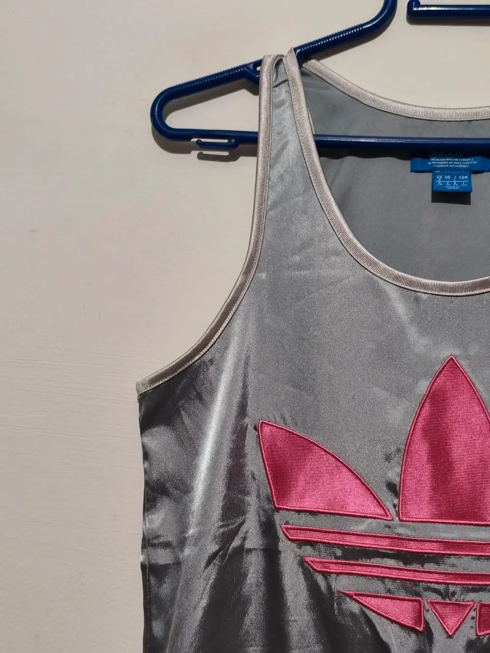 Camiseta sin mangas Adidas Chile 62 metalizada talla 34 sirve para S ver medidas, foto 4