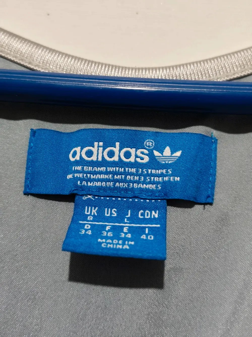 Camiseta sin mangas Adidas Chile 62 metalizada talla 34 sirve para S ver medidas, foto 5