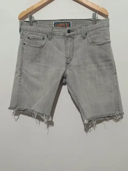 Pantalon vaquero corto Levi's Skinny 511 S talla W34 L36 sirve para L ver medidas