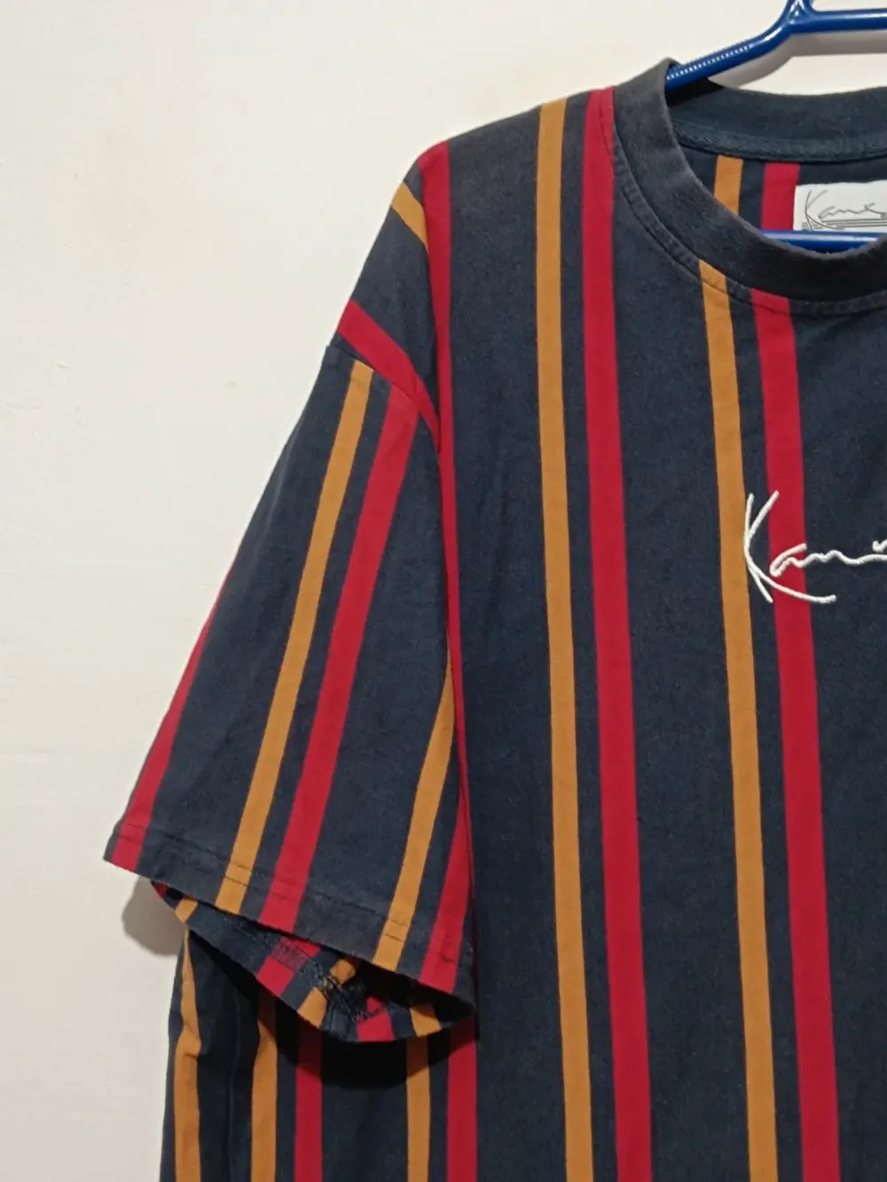 Camiseta a rayas multicolor Karl Kani talla M sirve para L ver medidas, foto 3