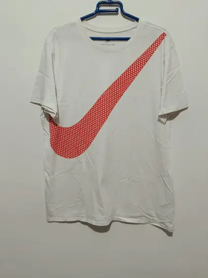 Camiseta Nike logo talla L ver medidas