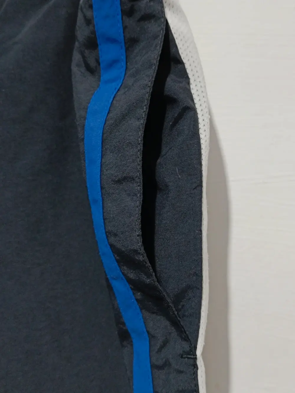 Pantalón hasta la rodilla Nike vintage talla L pero es mas una XL ver medidas, foto 5