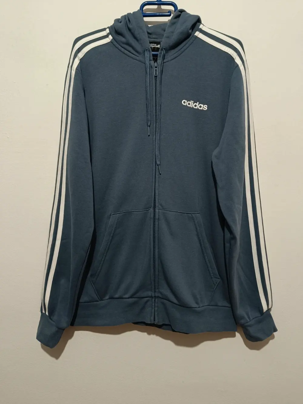 Sudadera con capucha y cremallera Adidas essentials 3 stripestalla M ver medidas