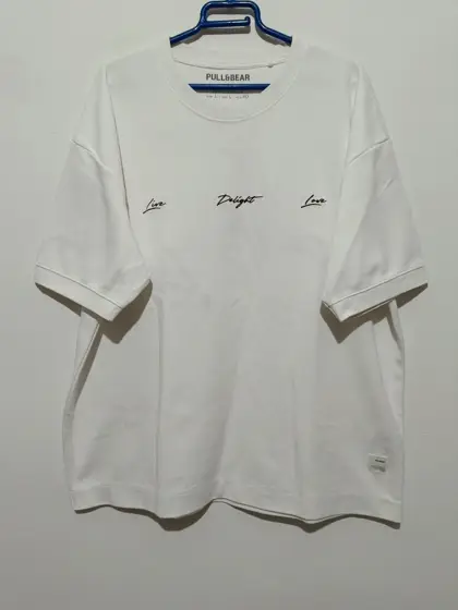 Camiseta gráfica Pull & Bear talla L ver medidas