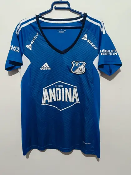 Camiseta Millonarios Adidas año 2023 talla L mujer