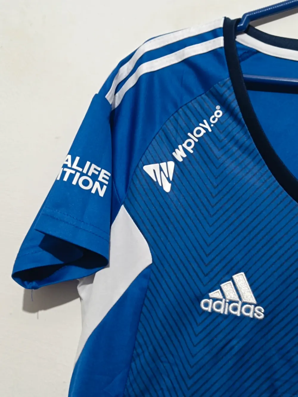Camiseta Millonarios Adidas año 2023 talla L mujer, foto 5