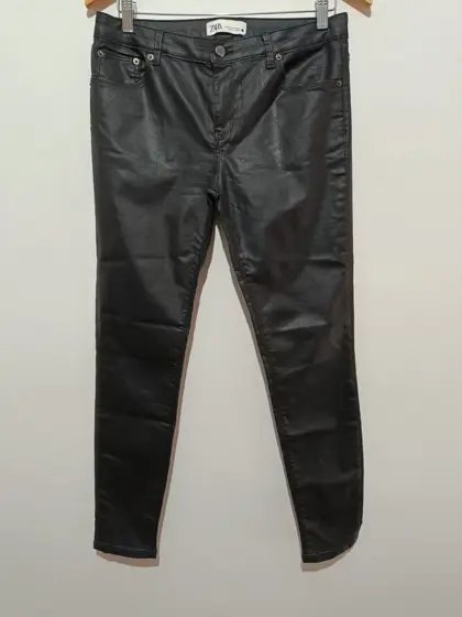 Pantalon negro cuero Zara talla 40
