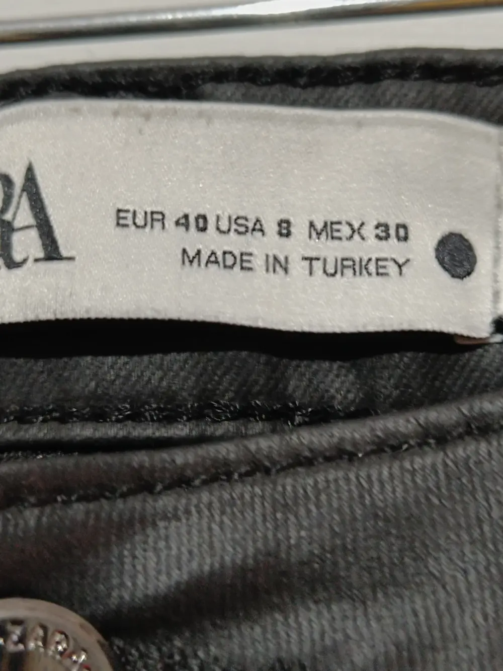 Pantalon negro cuero Zara talla 40, foto 5