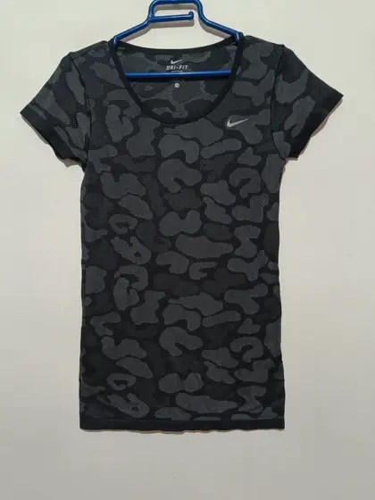 Camiseta Nike running camuflaje mujer talla XS