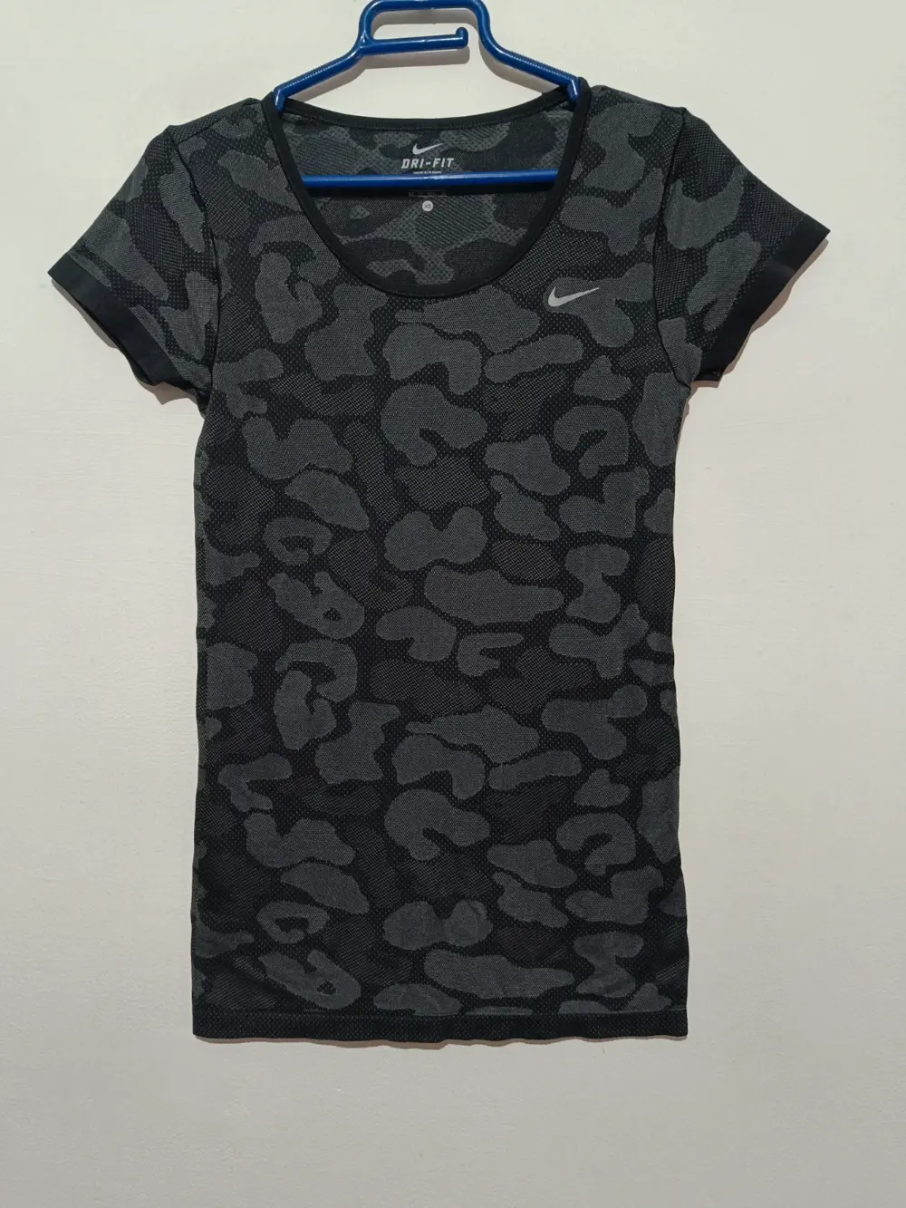 Camiseta Nike running camuflaje mujer talla XS