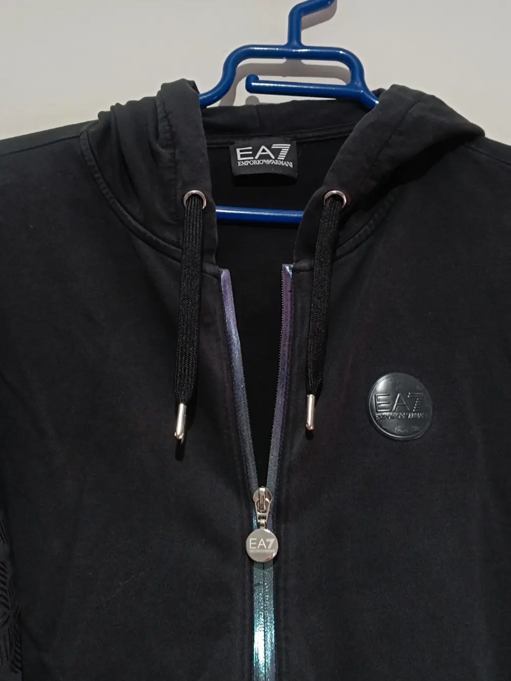 Sudadera negra Emporio Armani talla S con capucha y cremallera, foto 2
