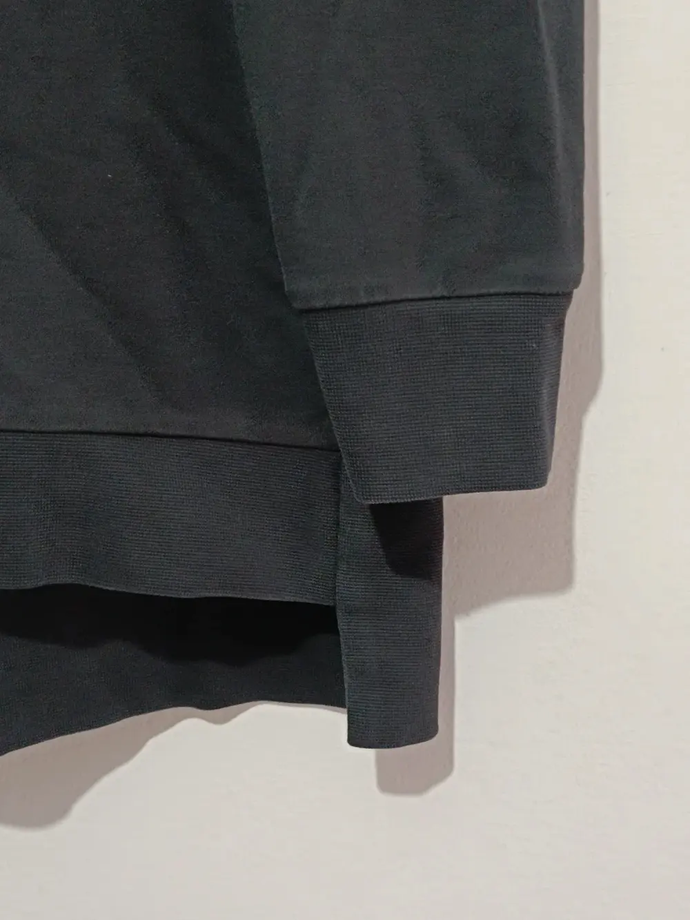 Sudadera negra Emporio Armani talla S con capucha y cremallera, foto 4