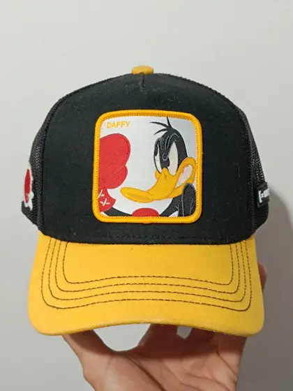 Gorra trucker Looney tunes Pato Lucas Capslab talla única ajustable adulto unisex