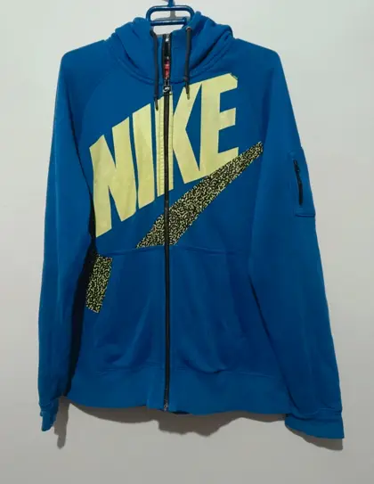 Sudadera con capucha y cremallera Nike talla M*