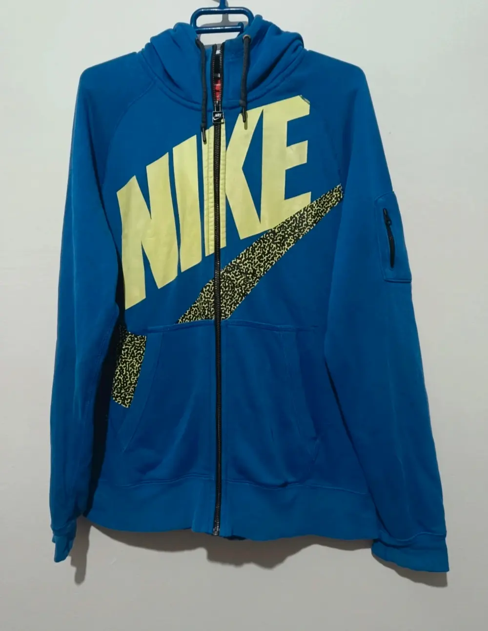 Sudadera con capucha y cremallera Nike talla M*