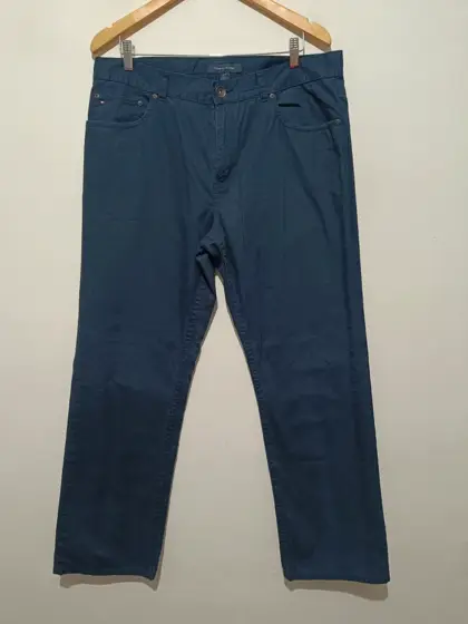 Pantalon Azul marino recto Tommy Hilfiger talla 34/32 equivale a una XL ver medidas