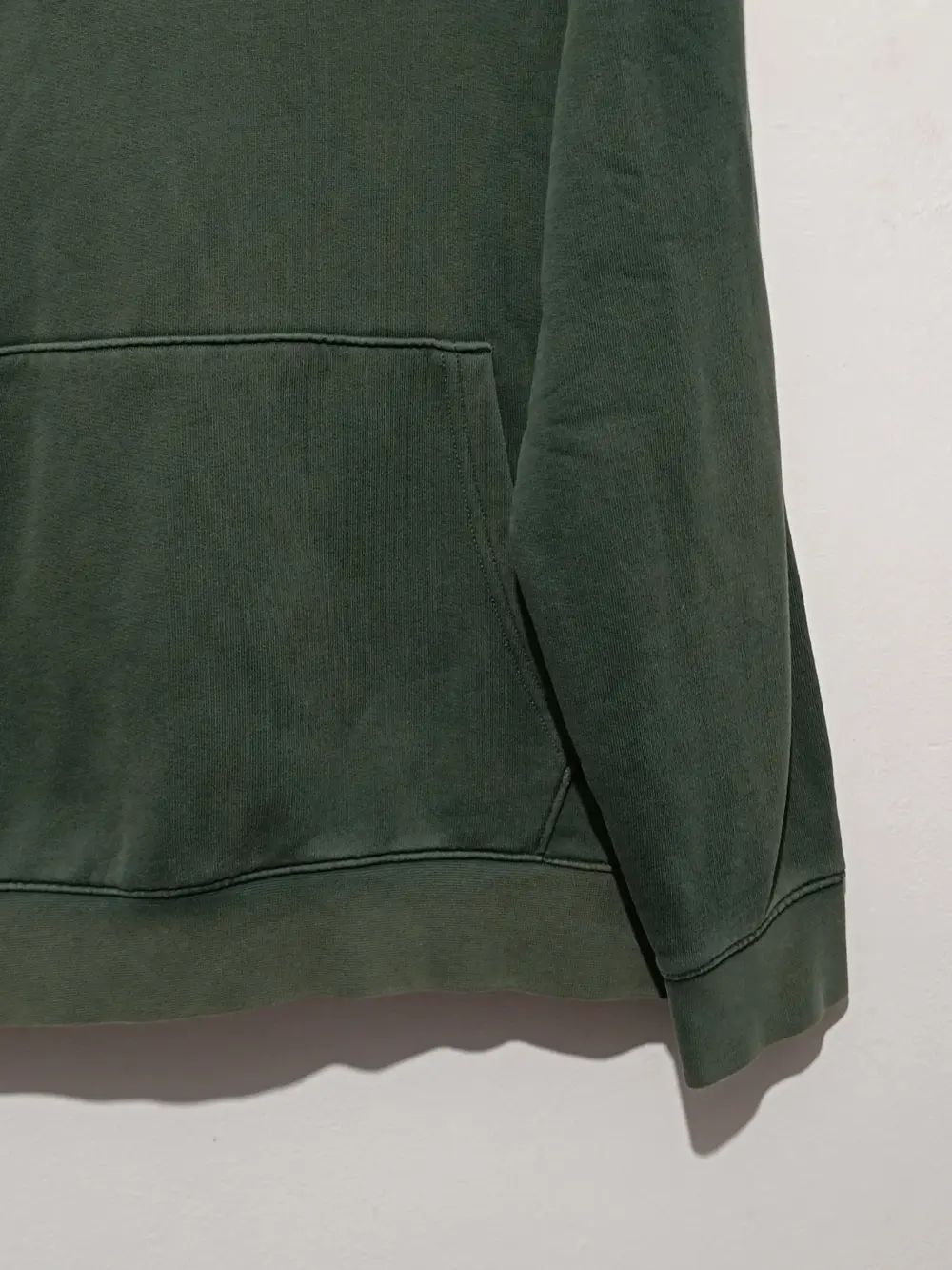 Sudadera Verde oliva Emporio Armani talla XL sirve para L ver medidas, foto 3
