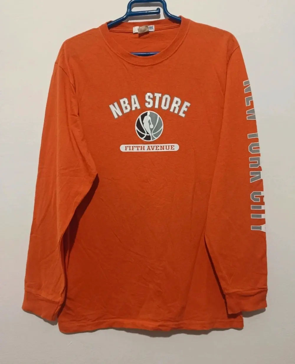 Camiseta manga larga NBA Fifth Avenue talla M sirve para S ver medidas*