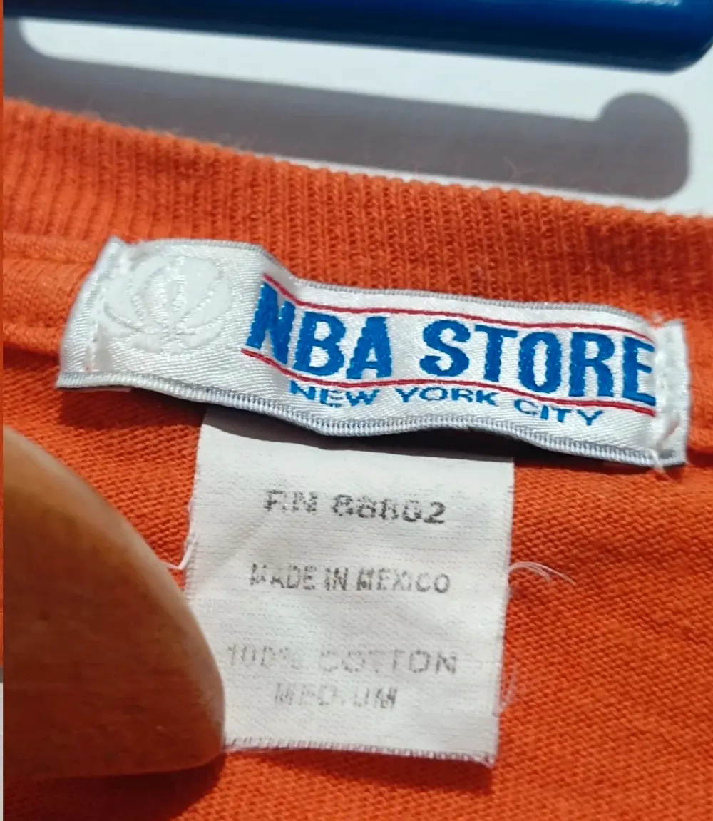 Camiseta manga larga NBA Fifth Avenue talla M sirve para S ver medidas*, foto 4