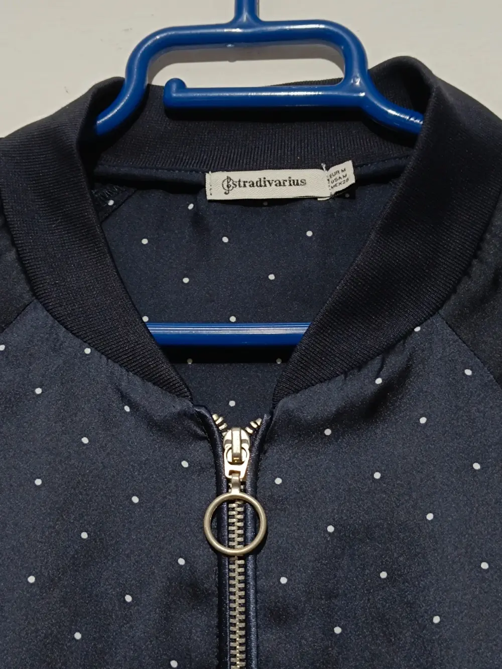 Chaqueta bomber topos azul Stradivarius talla M, foto 4