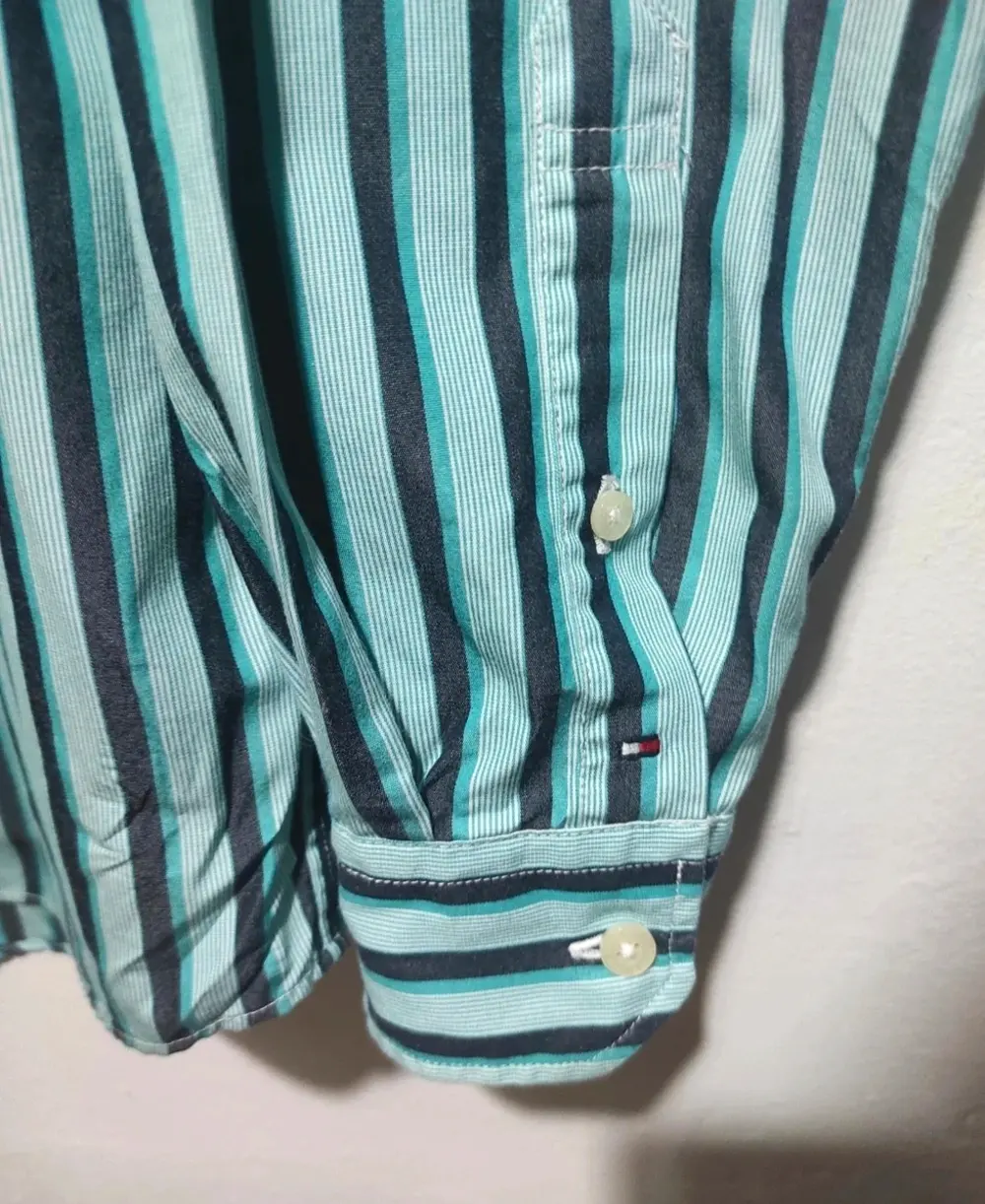 Camisa a rayas Tommy Hilfiger ver medidas*, foto 2