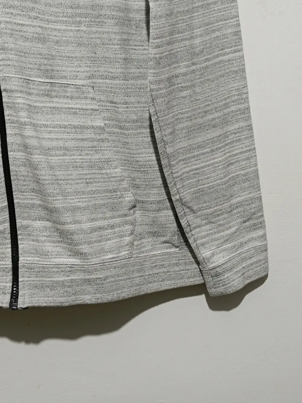 Sudadera gris con capucha y cremallera Nike talla L ver medidas, foto 2