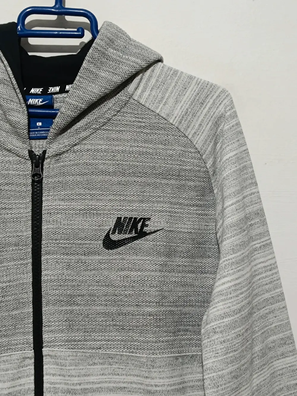 Sudadera gris con capucha y cremallera Nike talla L ver medidas, foto 4