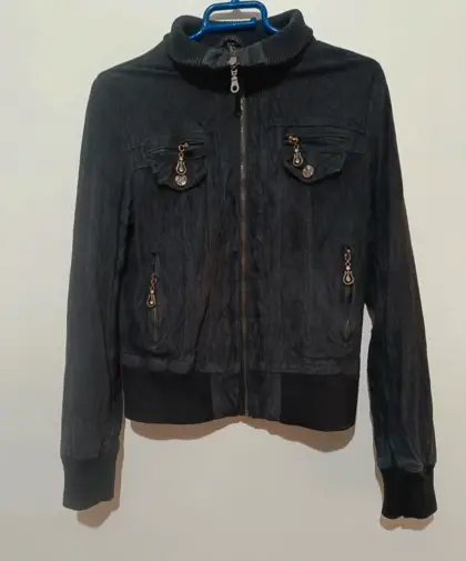 Chaqueta corta negra Excellent talla L pero es una M ver medidas*