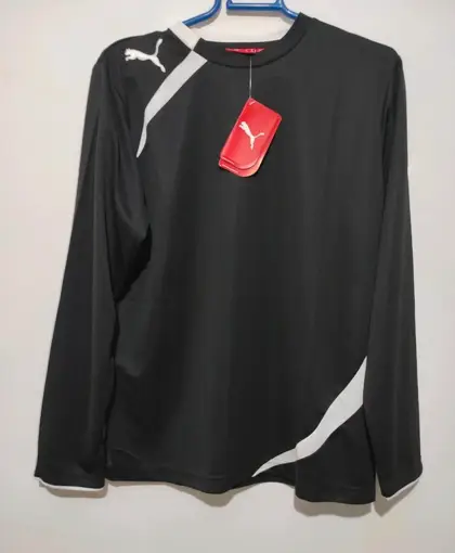 Camiseta manga larga Puma talla 14años sirve para S ver medidas*