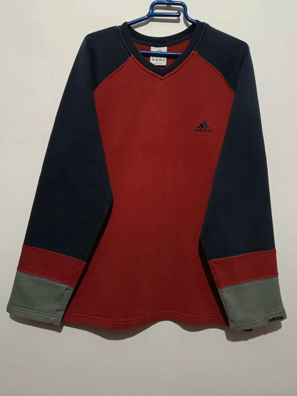 Jersey vintage Y2K Adidas V-Neck talla M ver medidas